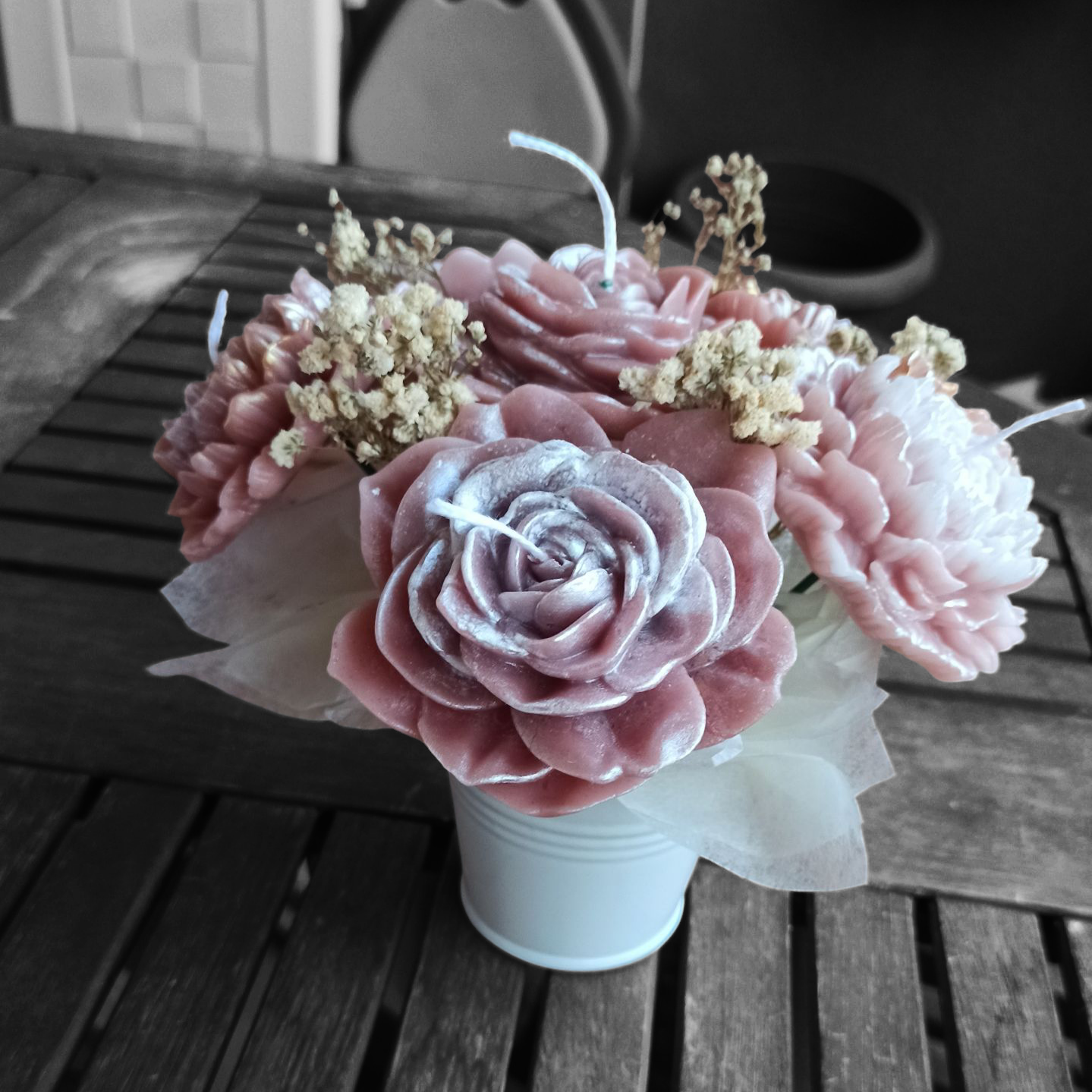 Ramo de velas de flor en cubito metalico