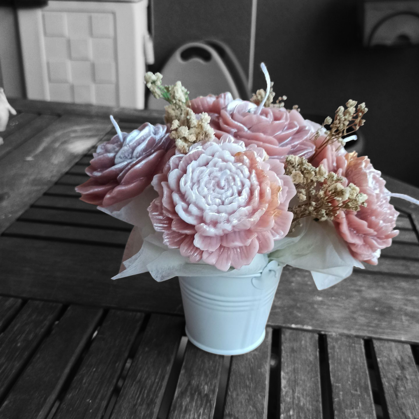 Ramo de velas de flor en cubito metalico